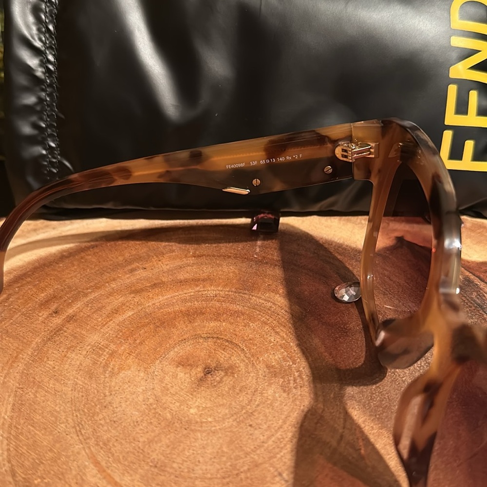 Fendi Tan Sunglasses with Gold Accents brand new - Picture 6 of 7